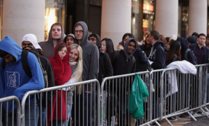 The Apple iPhone 4s Is Released Worldwide