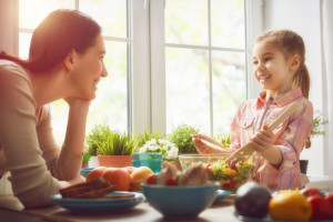 Family eating, eating with toddler