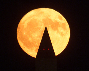 MOON RISES OVER WASHINGTON MONUMENT