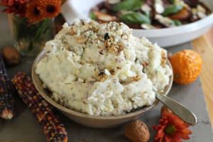 Blue walnut mashed potatoes