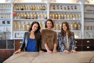 Mercy Street cast at Stabler Leadbeater Apothecary Museum CREDIT M Enriquez for Visit Alexandria