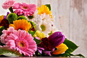 Composition with bouquet of flowers