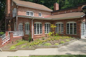 Carolyn Cottage Exterior