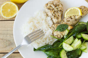Baked chichen breasts with lemon, white rice and green spinach