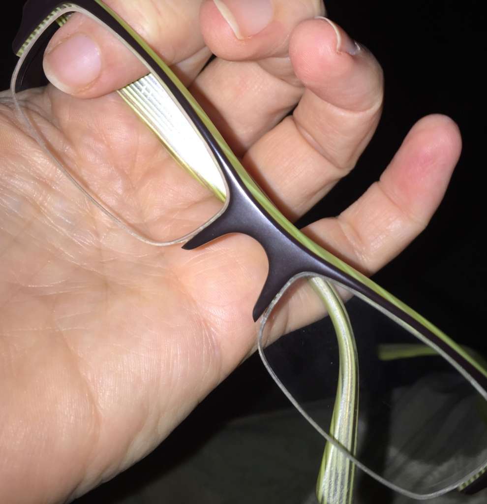 GLASSES IMAGE