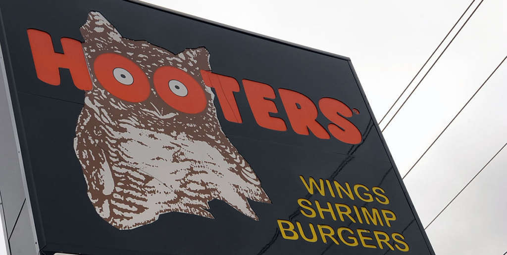 Alice Eve & Krysten Ritter Become "Honorary Hooters Girls"