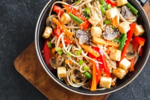 Stir fry with noodles, mushrooms and vegetables
