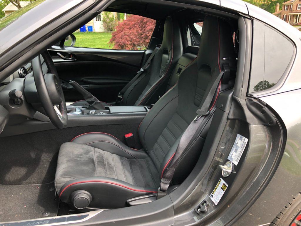 Front seats in the 2019 Mazda MX-5 Miata RF.

&nbsp;