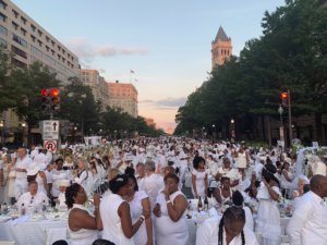 Diner en Blanc napkin wave