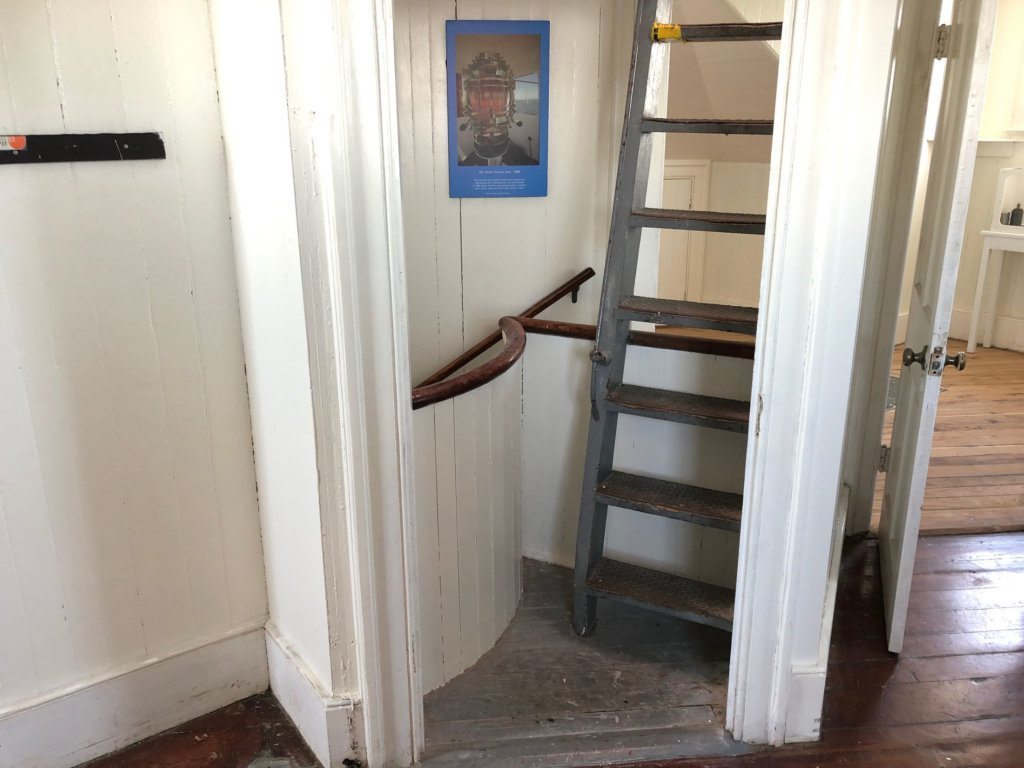 <p style="text-align: center;">Stairs and a ladder on the second level allowing access to the other levels.</p>