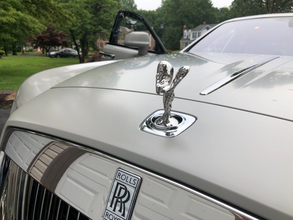 The Lady of Ecstasy hood ornament is on full display.