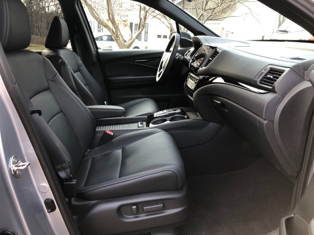 An upscale interior with heated and ventilated seats provide good comforts.