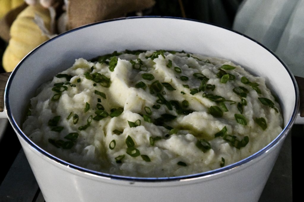 Mashed potatoes with chives.