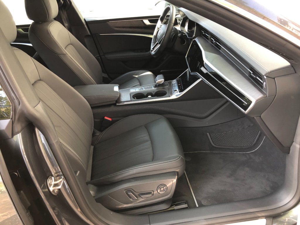 High quality leather is used throughout the interior of the A7. Front seats feature heating/ventilation and massage.