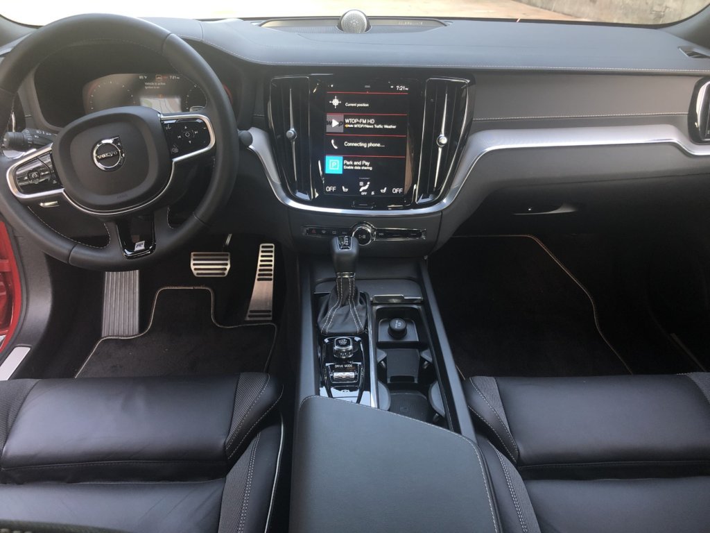 Volvo S60 T6 R-Design interior