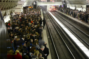 Metro crowds ddi