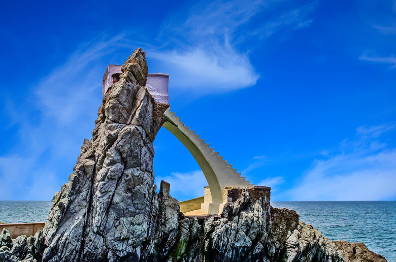 <p style="text-align: left;">With more than 20 miles of sandy beaches ranging from bustling and lively to private and secluded, Mazatlán offers the unique chance to live in a real city and on the beach at the same time.</p>