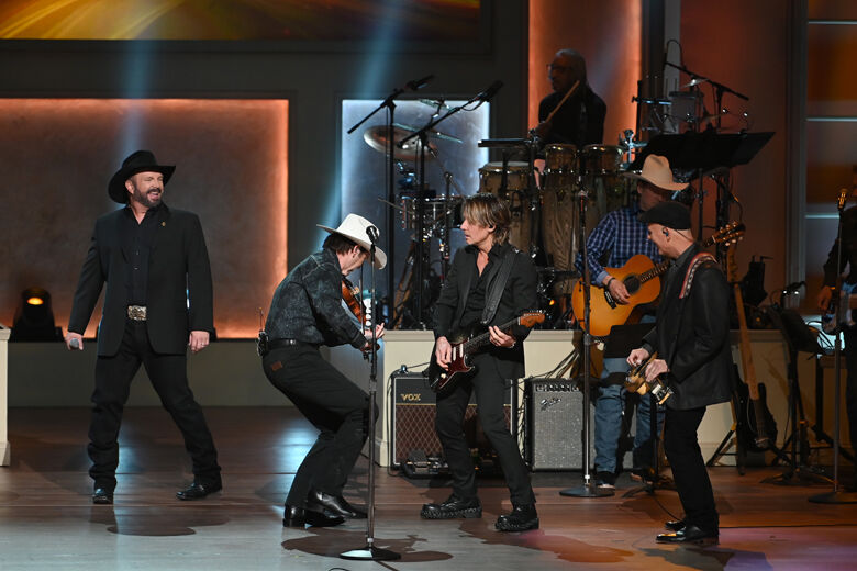 WASHINGTON, DC - MARCH 04: Garth Brooks, Keith Urban, and members of the Garth Brooks touring band perform at The Library of Congress Gershwin Prize tribute concert at DAR Constitution Hall on March 04, 2020 in Washington, DC. (Photo by Shannon Finney/Getty Images)
