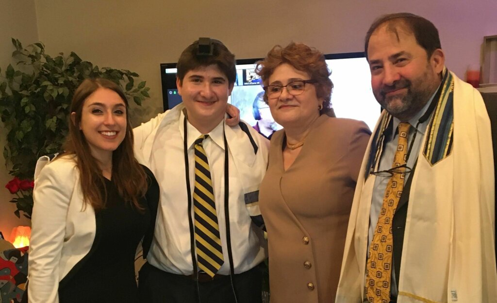 Jake Gordon with his parents and his sister, Ariel. (WTOP/Teddy Gelman)