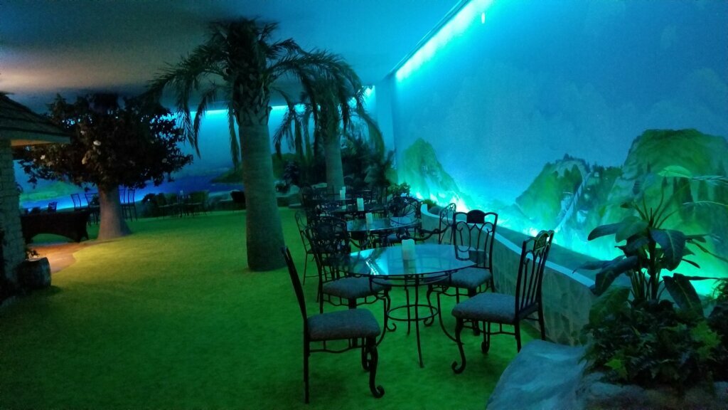 The seating area has hand-painted murals for views. (Courtesy Berkshire Hathaway via <a href="https://www.toptenrealestatedeals.com/" target="_blank" rel="noopener noreferrer">TopTenRealEstateDeals.com</a>)