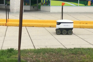 A robot delivers food from Broad Branch Market. (WTOP/Ken Duffy)