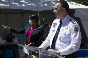 Muriel Bowser, Peter Newsham