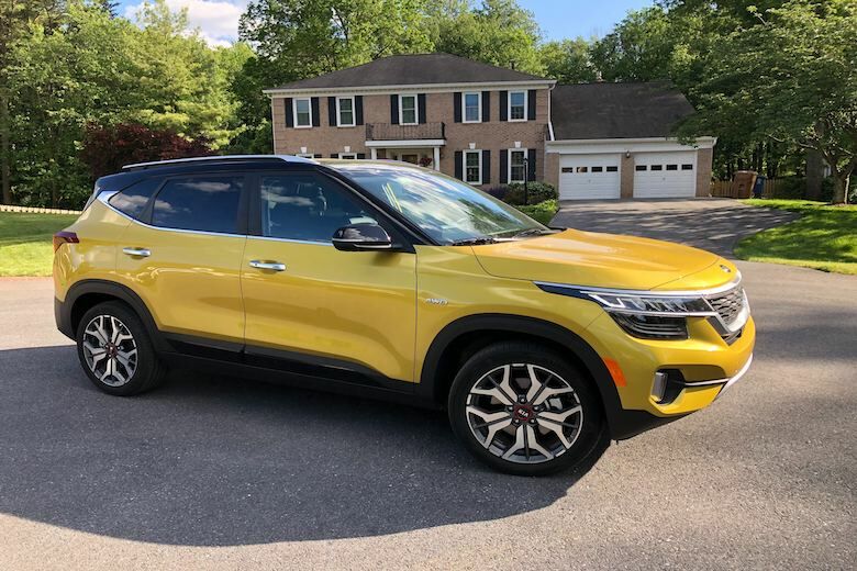 Kia has been really on point with its style lately, making a fresh-looking, modern and small crossover with a distinctive look. (WTOP/Mike Parris)