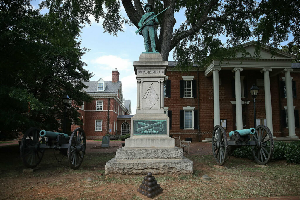 Charlottesville City Council Votes To Cover Statues Of Robert E. Lee And Stonewall Jackson