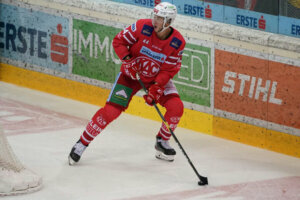 Vienna Capitals v EC KAC Erste Bank Eishockey Liga
