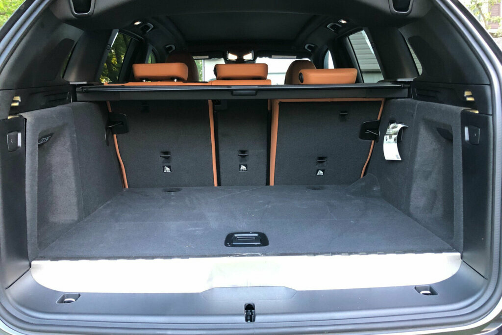 Upgraded leather interior and wood trim work nicely and add color to what can usually be a dark interior. (WTOP/Mike Parris)