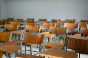 Tables and chairs in the university classroom are empty