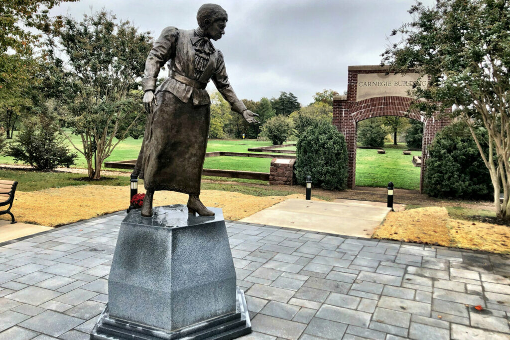 Dean statue