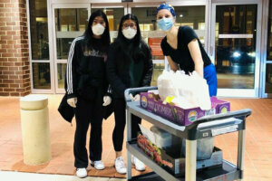 Cathleen Shi and her sister deliver food to local hospitals.