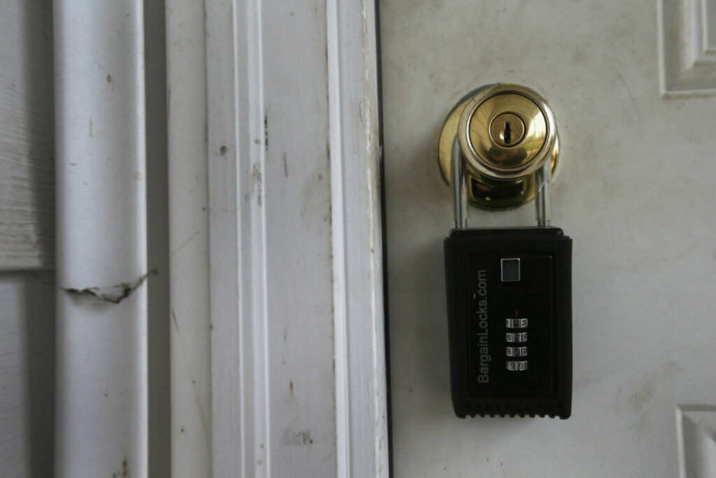 Foreclosure lock