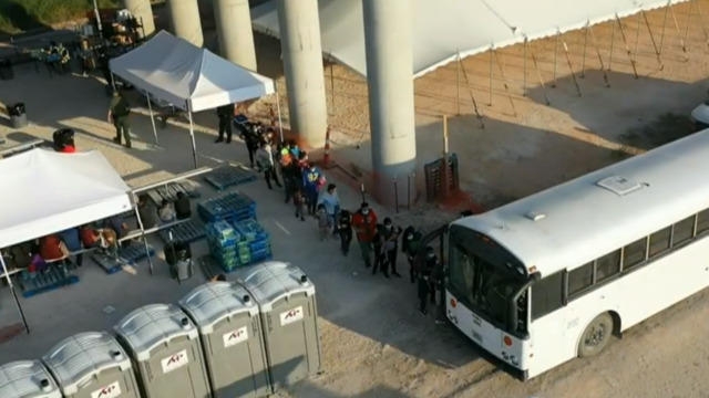 Migrant apprehensions at U.S. border hit 21 year high