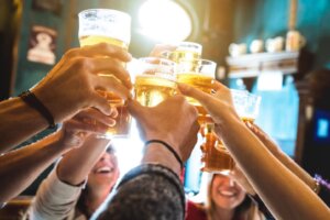 Group,Of,Happy,Friends,Drinking,And,Toasting,Beer,At,Brewery