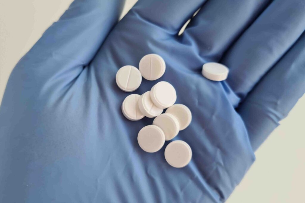 Hand,In,Glove,And,White,Medical,Pills.,Taking,Medical,Drugs