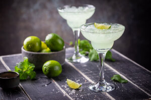 Margarita cocktail with lime