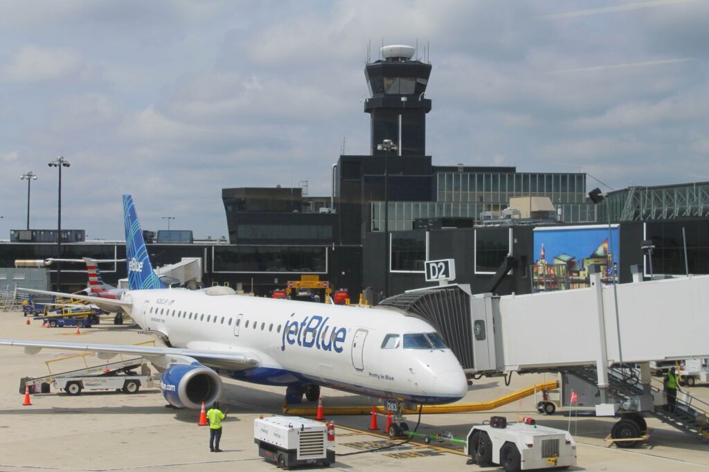 Jetblue arrival bos 7.8 10 sm