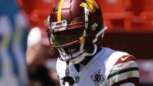 Why some Commanders wear mouthpieces but don't actually use them