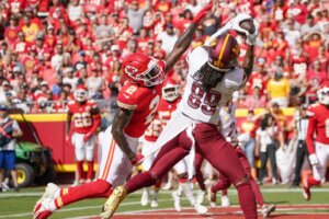 ‘I have a lot of trust in him:’ Heinicke, Sims in sync on TD