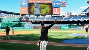 Soto's emotional return to Nats Park follows familiar routine