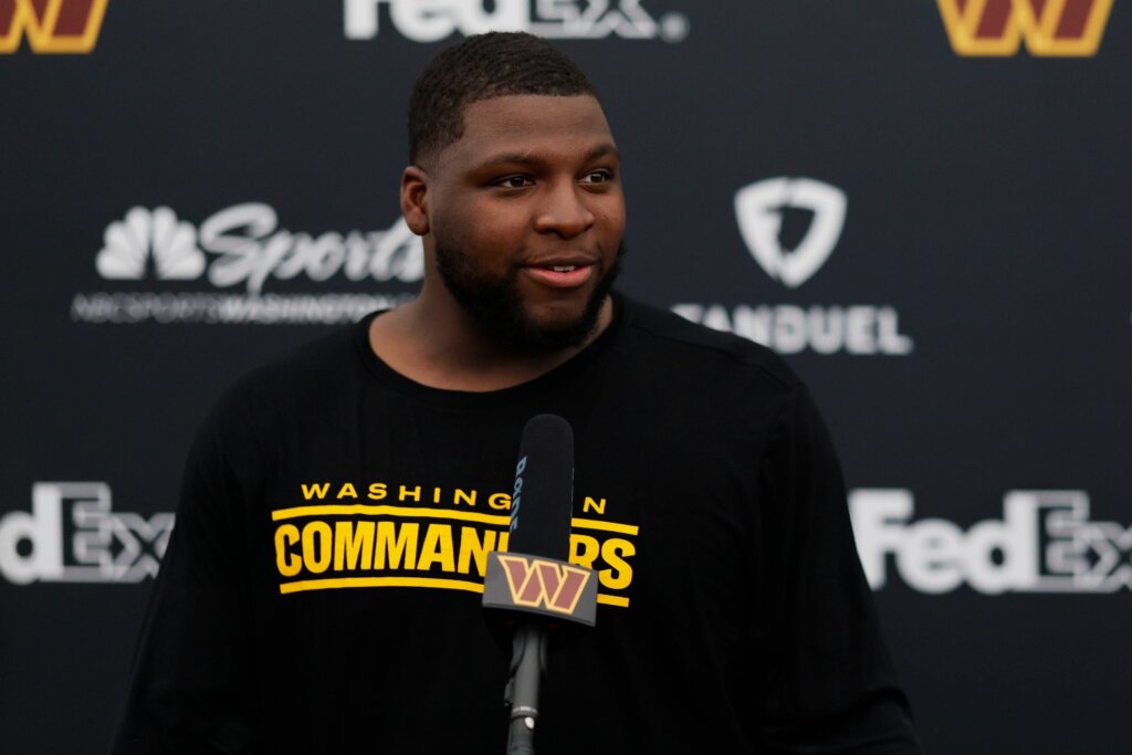 Commanders rookie DT Phidarian Mathis carted off vs. Jaguars