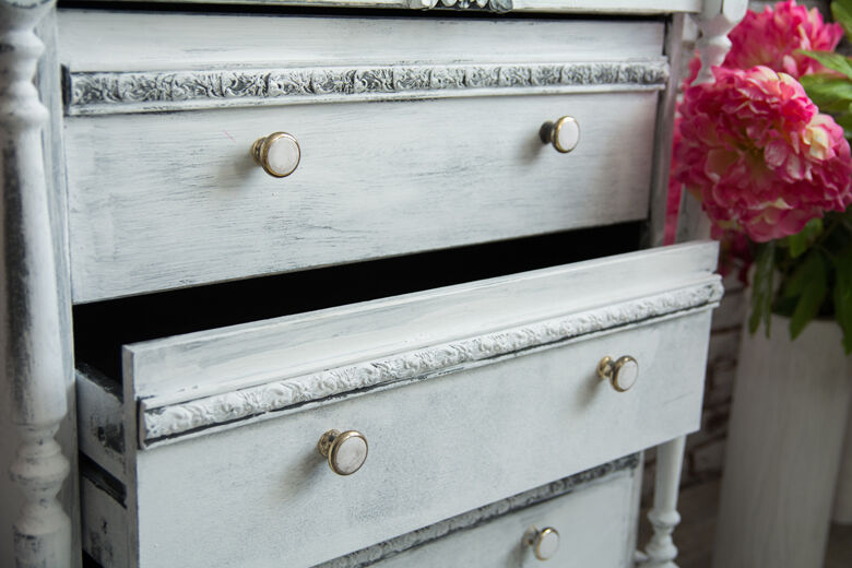 Old chest of drawers with an extended box