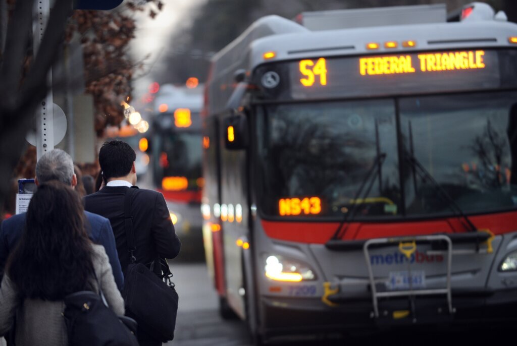 Evasión en el pago de tarifas del Metro genera descontento en los pasajeros