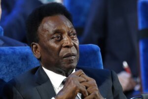 Pele Hospitalized