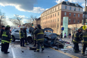 Crash Connecticut Avenue