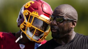 Titans officially hire ex Commanders DBs coach Chris Harris