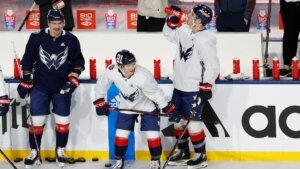 Caps prep for Stadium Series with outdoor practice, family skate