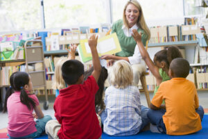 Kindergarten teacher reading to children